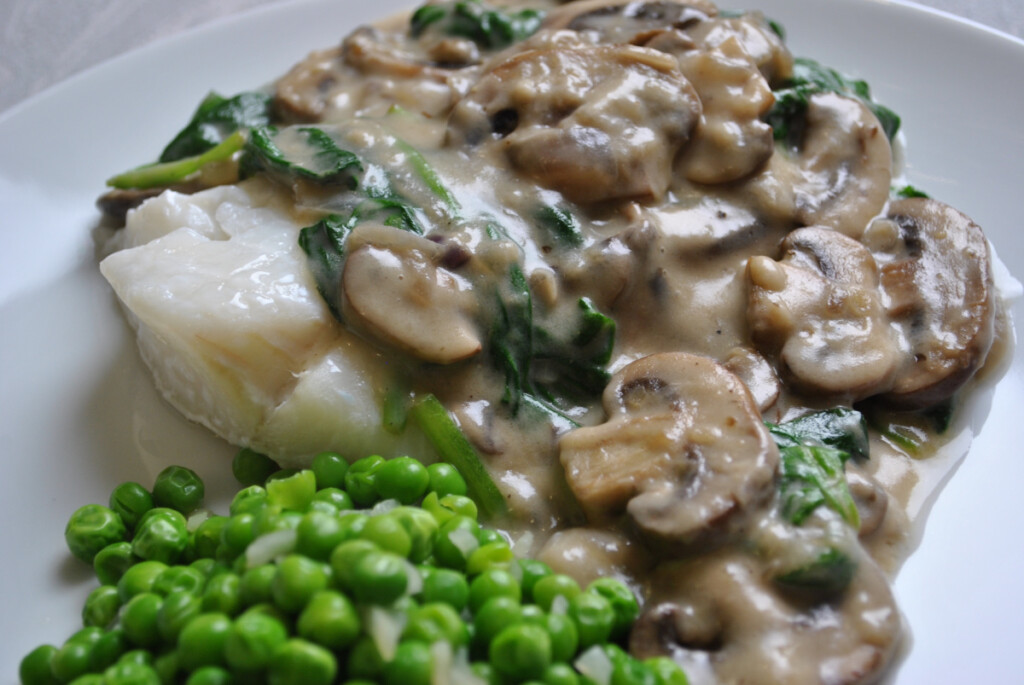 Cod with Mushroom and Spinach Sauce s