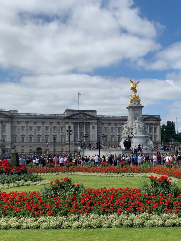 Visit Buckingham Palace - The Inside Story