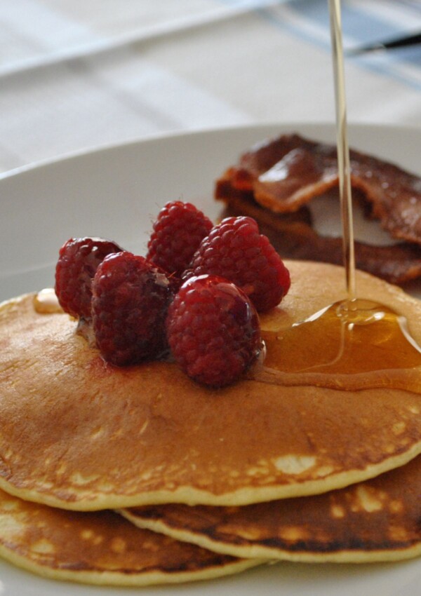 Pancake recipe - Pancakes topped with raspberries on a plate